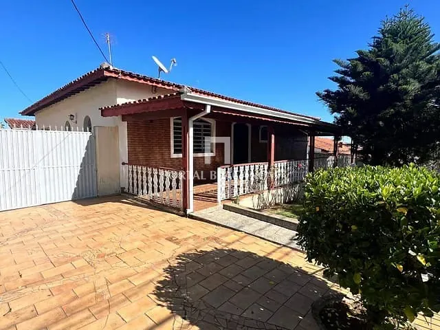 Casa com 832m² 4 quartos e 2 banheiros, à venda, no bairro Jardim Santa Rita de Cássia em Bragança Paulista
