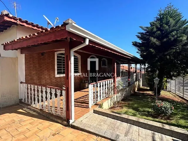 Casa com 832m² 4 quartos e 2 banheiros, à venda, no bairro Jardim Santa Rita de Cássia em Bragança Paulista