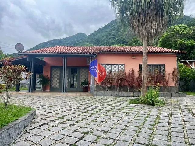 Casa com 1000m² 3 quartos e 3 banheiros, à venda, no bairro Centro em Guapimirim
