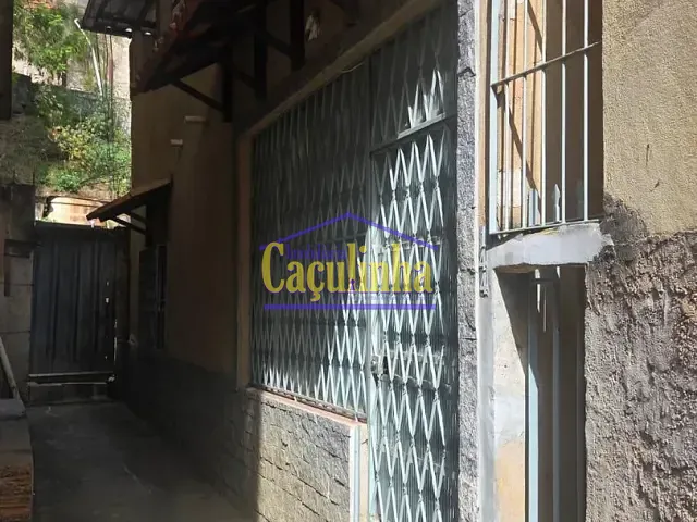 Casa 3 quartos e 2 banheiros, para alugar, no bairro Centro em Barra do Piraí