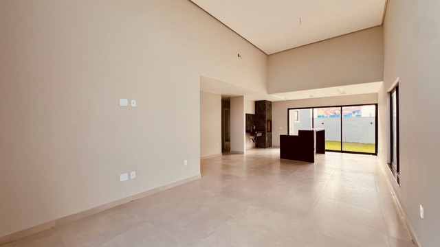Casa com 252m² 3 quartos e 2 banheiros, à venda, no bairro Centro em São Pedro da Aldeia