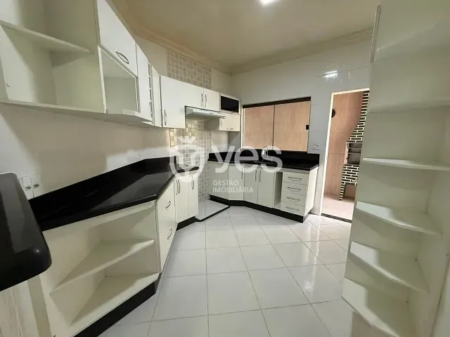 Casa 3 quartos e 2 banheiros, à venda, no bairro Jardim Europa em Araxá