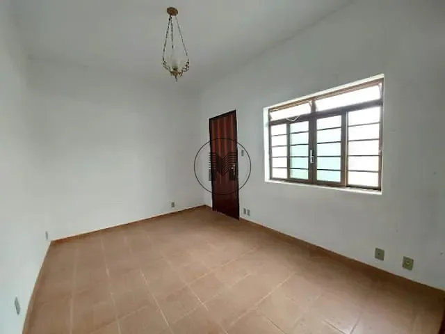 Casa com 300m² 3 quartos e 2 banheiros, à venda, no bairro Pedregulho em Guaratinguetá