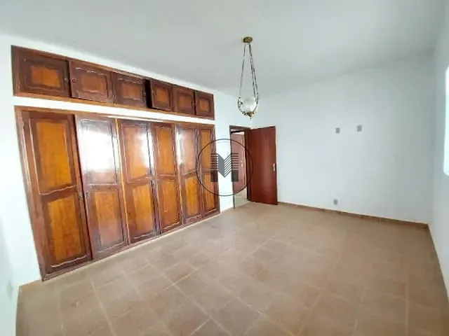 Casa com 300m² 3 quartos e 2 banheiros, à venda, no bairro Pedregulho em Guaratinguetá