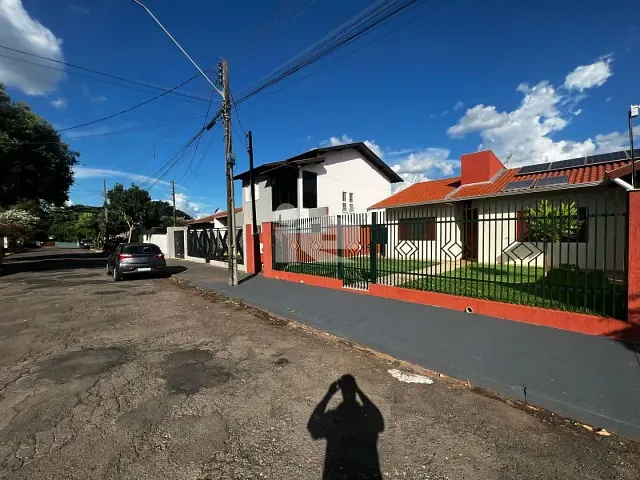 Casa com 482m² 3 quartos e 2 banheiros, à venda, no bairro Jardim Roland em Rolândia