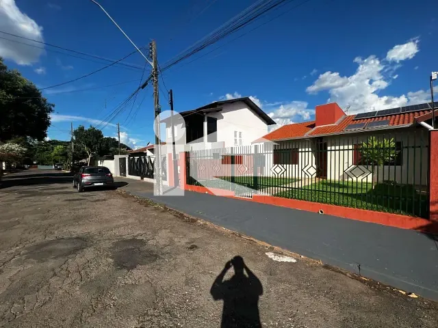 Casa com 482m² 3 quartos e 2 banheiros, à venda, no bairro Jardim Roland em Rolândia