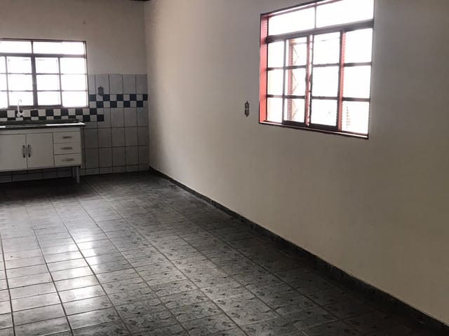 Casa com 400m² 2 quartos e 1 banheiro, à venda, no bairro Santa Clara em Campinas