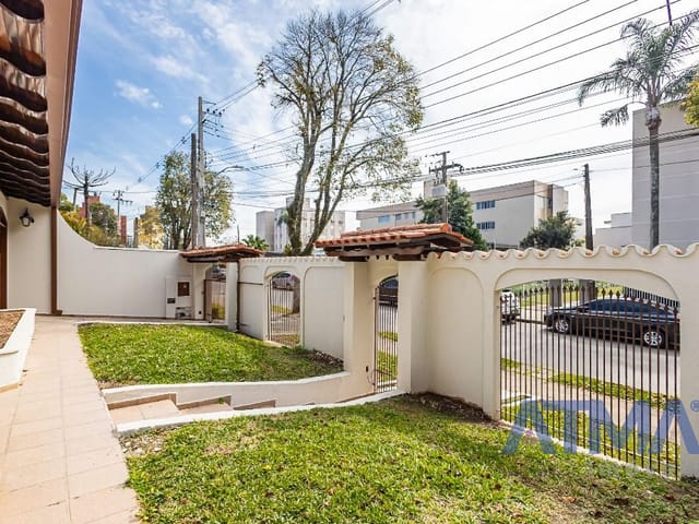 Prédio com 451m² 5 quartos e 2 banheiros, para alugar, no bairro Portão em Curitiba