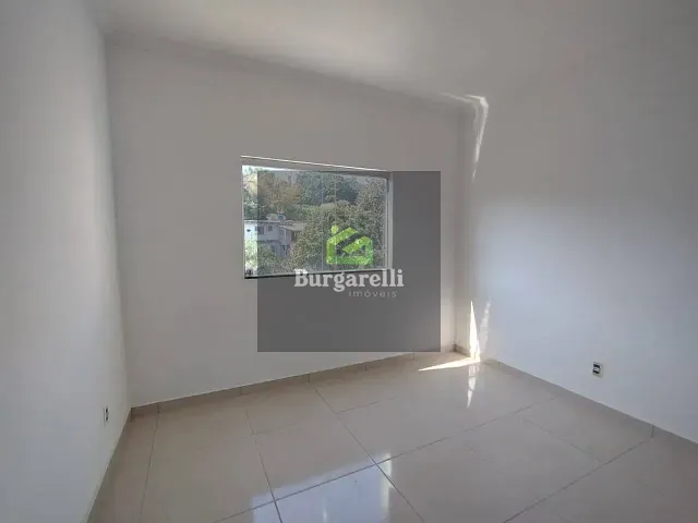 Casa 2 quartos e 1 banheiro, para alugar, no bairro Jardim Fabiana em Lavras