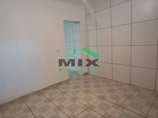 Casa com 90m² 2 quartos e 1 banheiro, para alugar, no bairro Taboão em Diadema