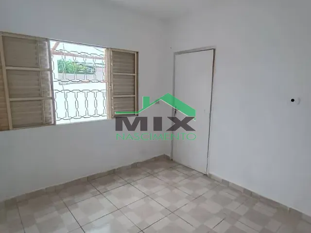 Casa com 90m² 2 quartos e 1 banheiro, para alugar, no bairro Taboão em Diadema