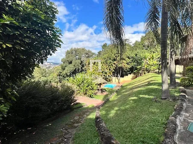 Casa com 1153m² 3 quartos e 4 banheiros, à venda, no bairro Jardim Estancia Santana em Bragança Paulista