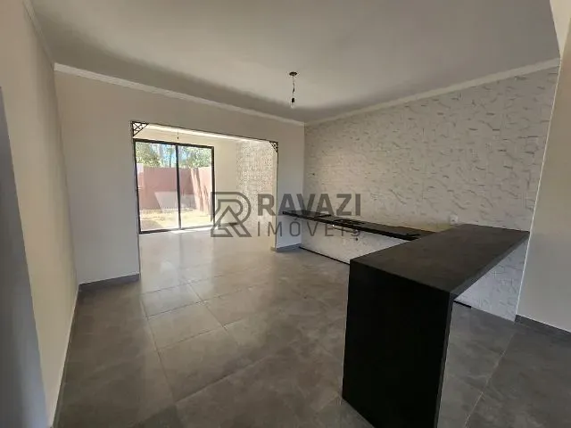 Casa com 250m² 3 quartos e 3 banheiros, à venda, no bairro Quinta das Videiras em Louveira
