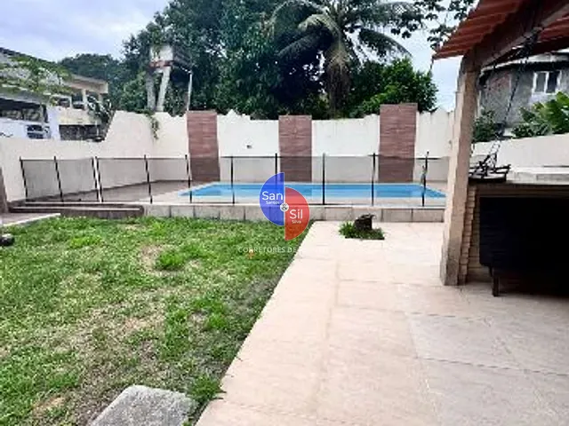 Casa com 360m² 3 quartos e 3 banheiros, à venda, no bairro Praia do Imperador (Praia de Mauá) em Magé