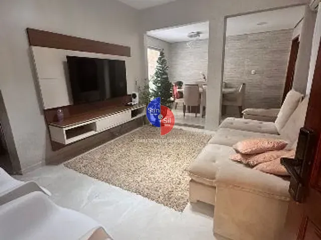 Casa com 360m² 3 quartos e 3 banheiros, à venda, no bairro Praia do Imperador (Praia de Mauá) em Magé