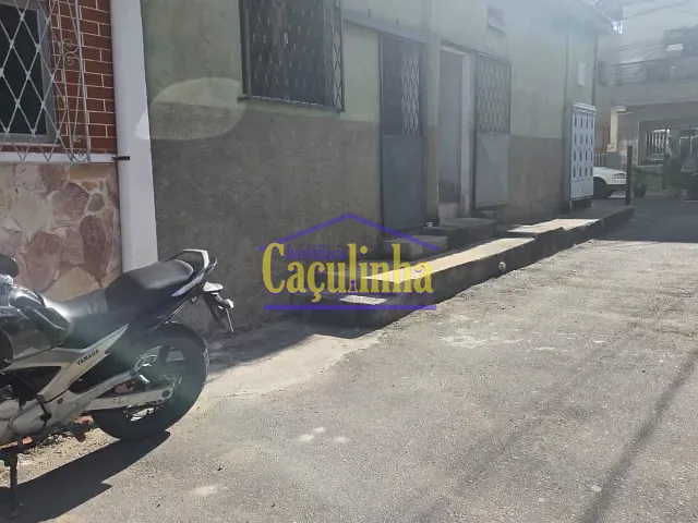 Casa com 60m² 3 quartos e 3 banheiros, para alugar, no bairro Oficinas Velhas em Barra do Piraí