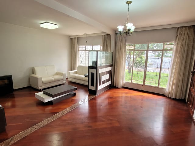 Casa com 220m² 3 quartos e 3 banheiros, à venda ou para alugar, no bairro Oficinas em Ponta Grossa