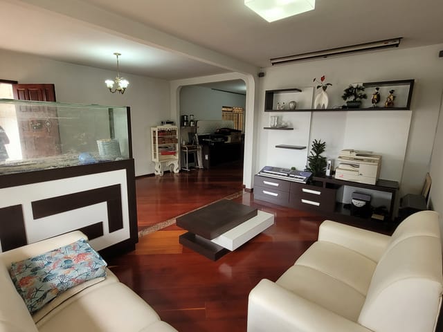 Casa com 220m² 3 quartos e 3 banheiros, à venda ou para alugar, no bairro Oficinas em Ponta Grossa