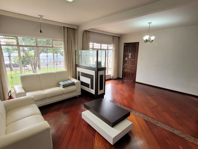 Casa com 220m² 3 quartos e 3 banheiros, à venda ou para alugar, no bairro Oficinas em Ponta Grossa