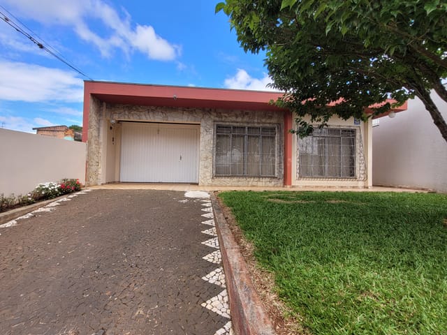 Casa com 220m² 3 quartos e 3 banheiros, à venda ou para alugar, no bairro Oficinas em Ponta Grossa