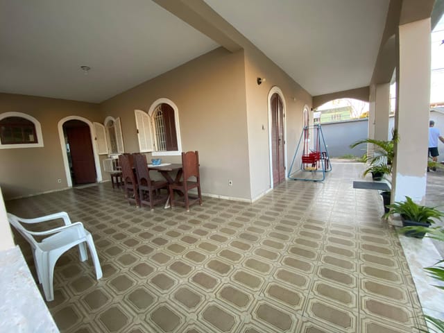 Casa à venda, no bairro Parque Turf Club em Campos dos Goytacazes
