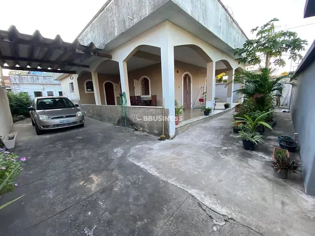 Casa à venda, no bairro Parque Turf Club em Campos dos Goytacazes