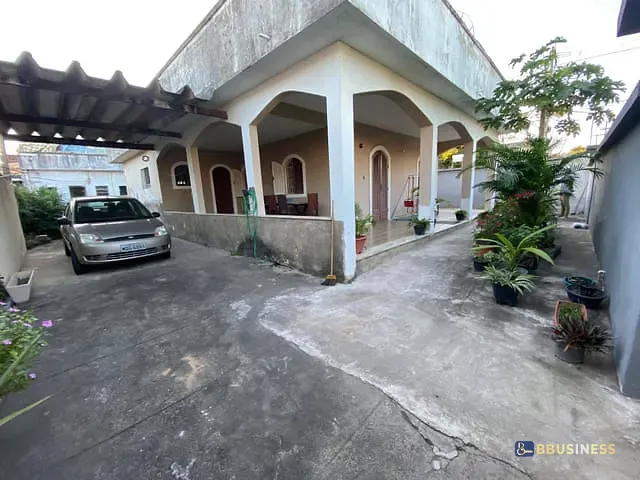 Casa à venda, no bairro Parque Turf Club em Campos dos Goytacazes