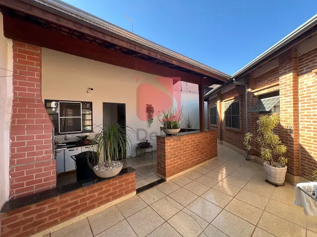 Casa 3 quartos e 2 banheiros, à venda, no bairro Jardim Carlos Gomes em Pirassununga