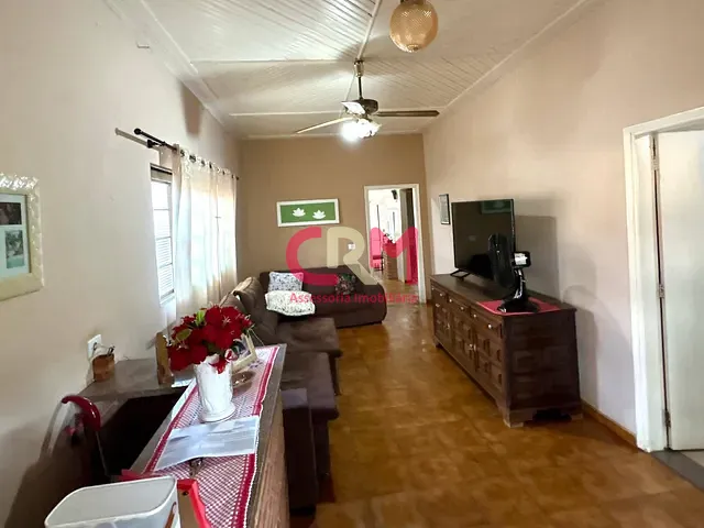 Casa com 388m² 5 quartos e 4 banheiros, à venda, no bairro Centro em Taquaritinga