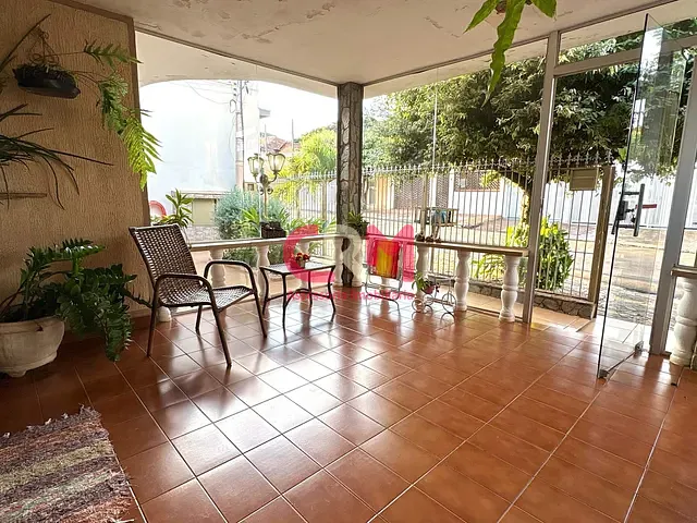 Casa com 388m² 5 quartos e 4 banheiros, à venda, no bairro Centro em Taquaritinga