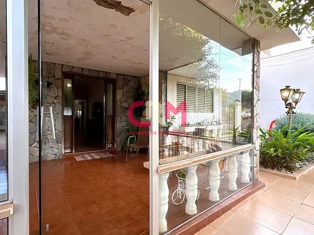 Casa com 388m² 5 quartos e 4 banheiros, à venda, no bairro Centro em Taquaritinga