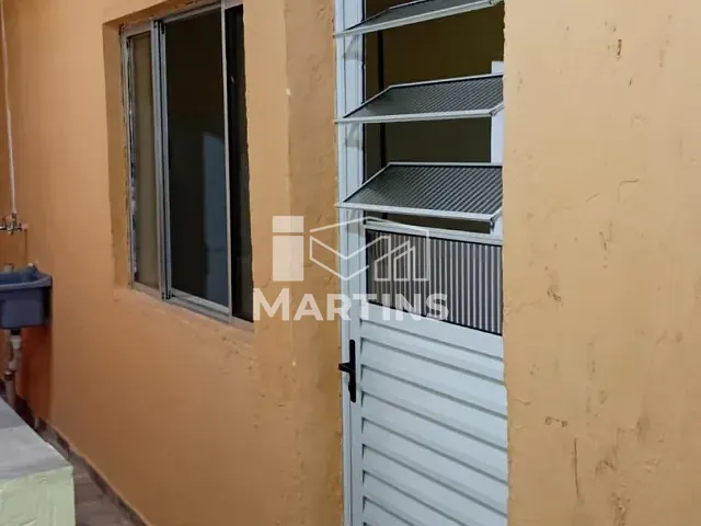 Casa 1 quarto e 1 banheiro, para alugar, no bairro Jardim São Marcos em Embu das Artes