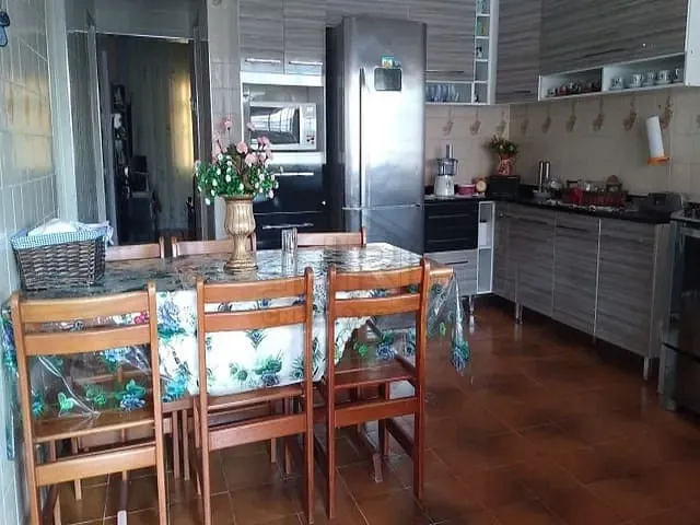 Casa com 274m² 3 quartos e 1 banheiro, à venda, no bairro Jardim Zaira em Mauá