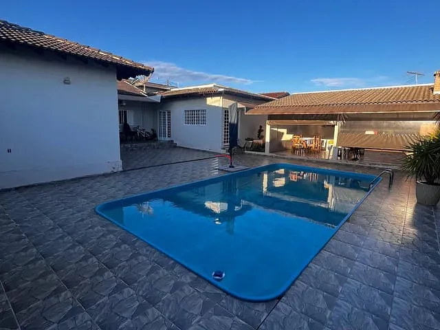 Casa com 682m² 3 quartos e 2 banheiros, à venda, no bairro Califórnia em Londrina