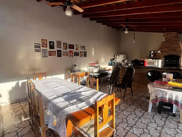 Casa com 682m² 3 quartos e 2 banheiros, à venda, no bairro Califórnia em Londrina