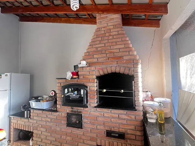 Casa com 682m² 3 quartos e 2 banheiros, à venda, no bairro Califórnia em Londrina