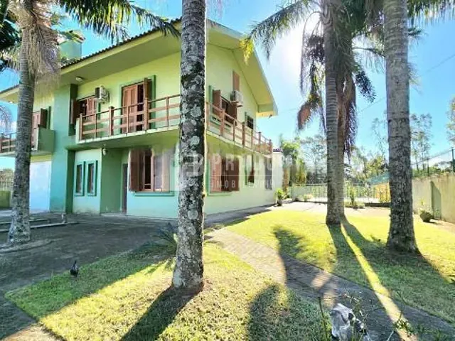 Casa com 330m² 4 quartos e 4 banheiros, à venda, no bairro Três Vendas em Pelotas