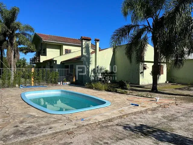 Casa com 330m² 4 quartos e 4 banheiros, à venda, no bairro Três Vendas em Pelotas