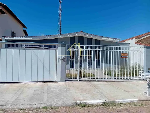 Casa com 333m² 3 quartos e 2 banheiros, à venda, no bairro Parque das Orquídeas em Guaxupé