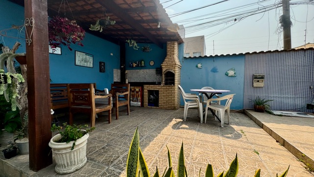 Casa com 450m² 4 quartos e 2 banheiros, à venda, no bairro Parque Burle em Cabo Frio