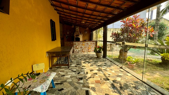 Casa com 450m² 4 quartos e 2 banheiros, à venda, no bairro Parque Burle em Cabo Frio