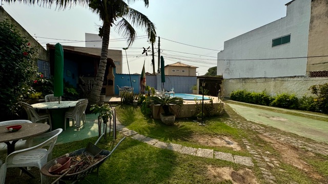 Casa com 450m² 4 quartos e 2 banheiros, à venda, no bairro Parque Burle em Cabo Frio