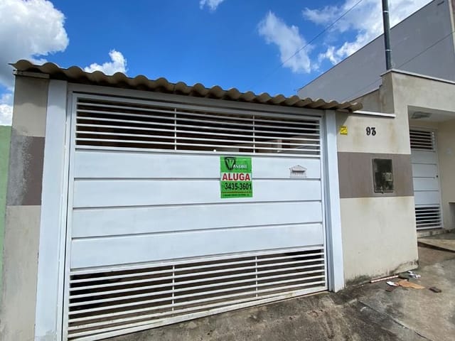 Casa 2 quartos e 1 banheiro, para alugar, no bairro Cachoeira em Extrema