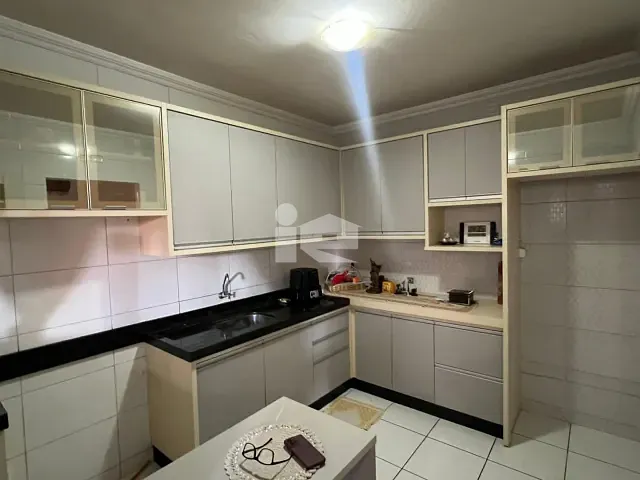 Casa com 151m² 3 quartos e 2 banheiros, à venda, no bairro Jardim Tapajós em Rolândia
