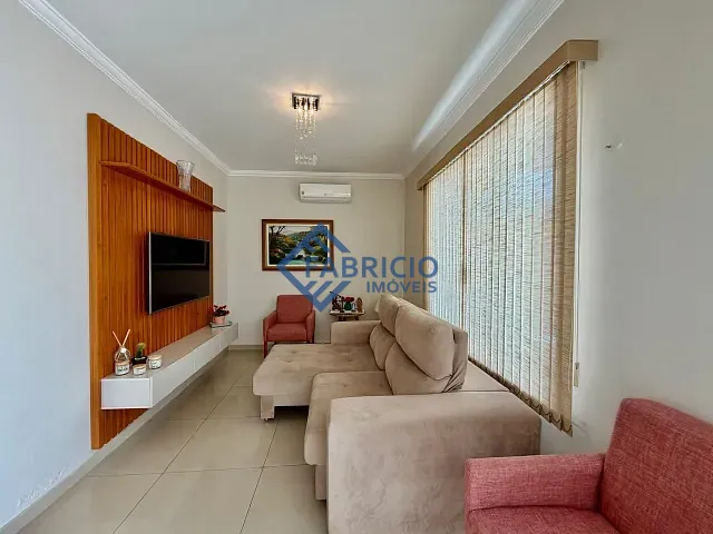 Casa com 250m² 3 quartos e 2 banheiros, à venda, no bairro Centro em Vinhedo