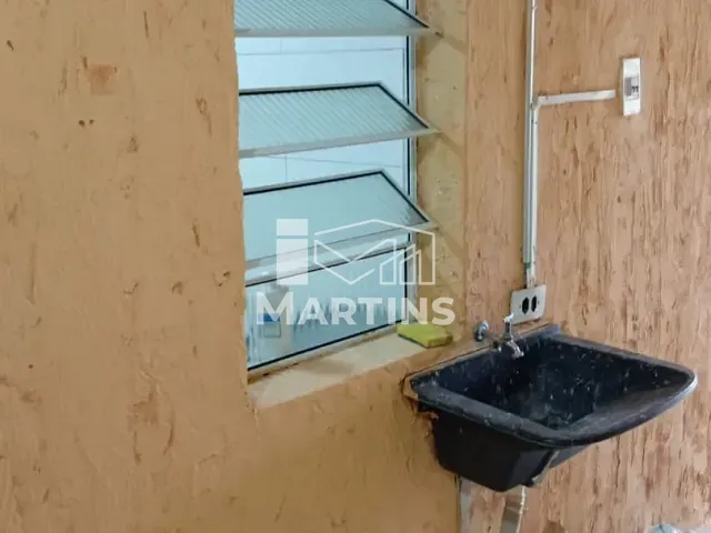 Casa 1 quarto e 1 banheiro, para alugar, no bairro Jardim São Marcos em Embu das Artes