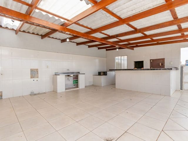 Casa com 402m² 6 quartos e 2 banheiros, à venda, no bairro Cajuru em Curitiba