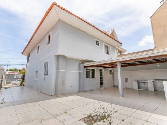 Casa com 402m² 6 quartos e 2 banheiros, à venda, no bairro Cajuru em Curitiba
