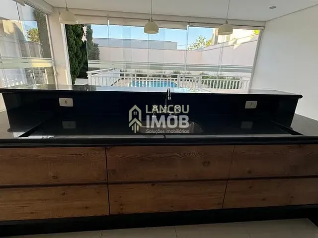 Casa com 410m² 4 quartos e 7 banheiros, à venda, no bairro Portal do Paraíso II em Jundiaí