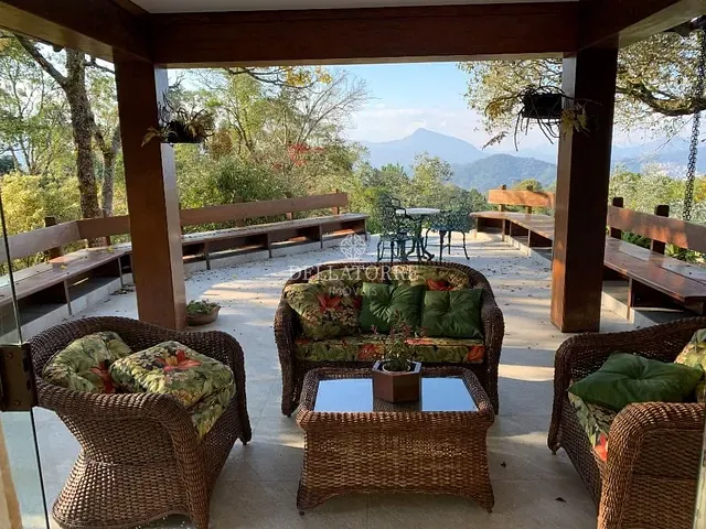 Casa com 53537m² 5 quartos e 7 banheiros, à venda, no bairro Quebra Frascos em Teresópolis